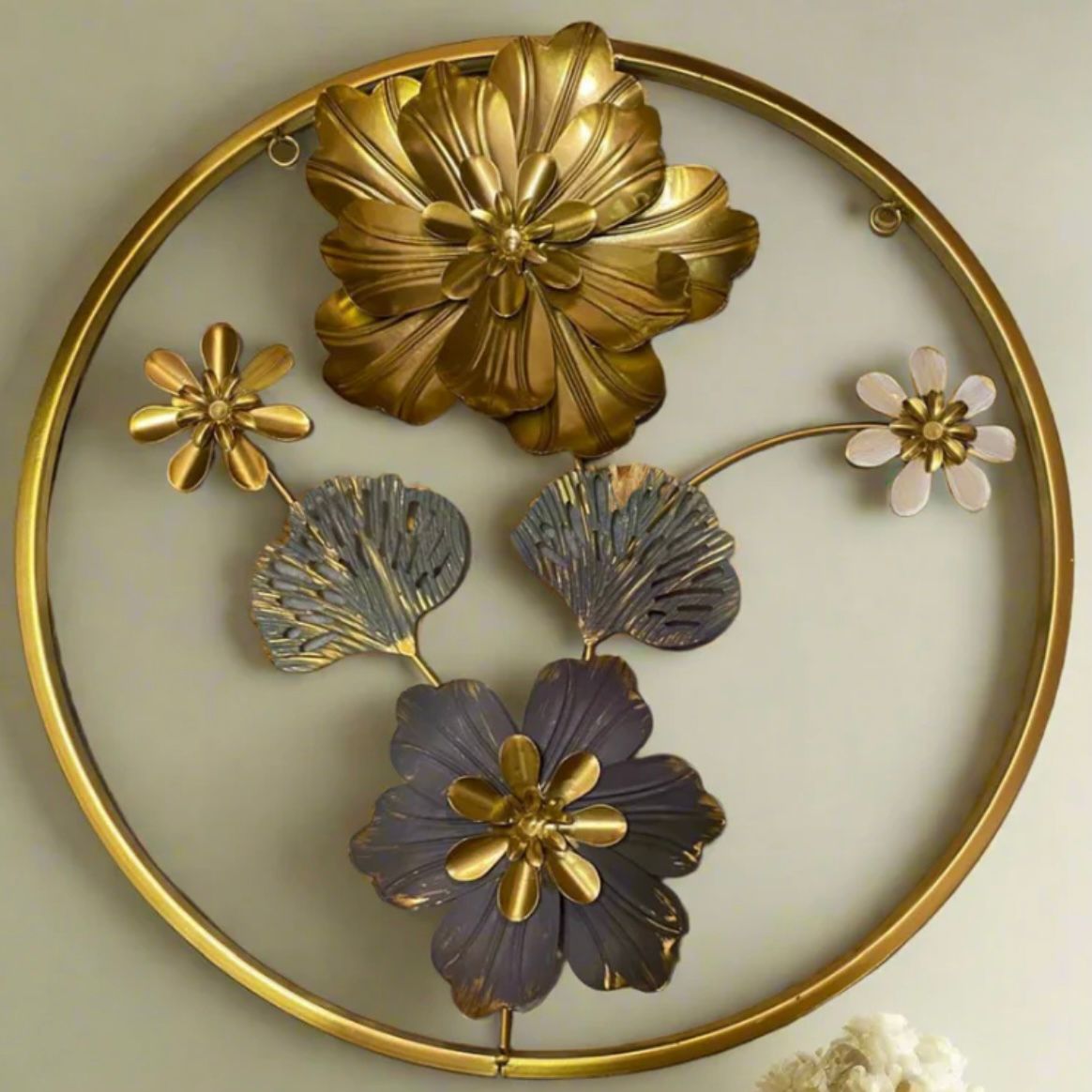 Timeless floral metal decor