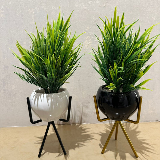 Black and white planter set